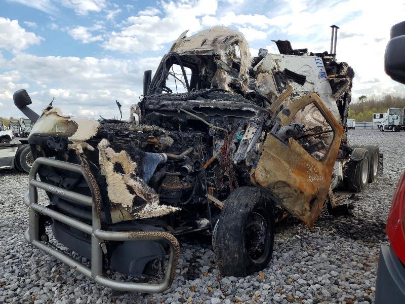 2020 Freigliner 2020 Freightliner Cascadia 126 Semi Truck