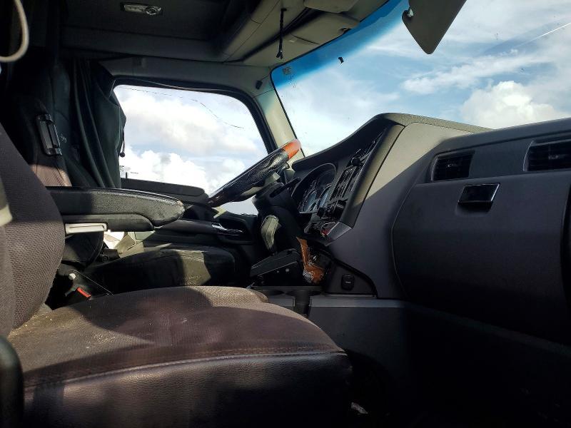 2016 Kenworth Construction T680