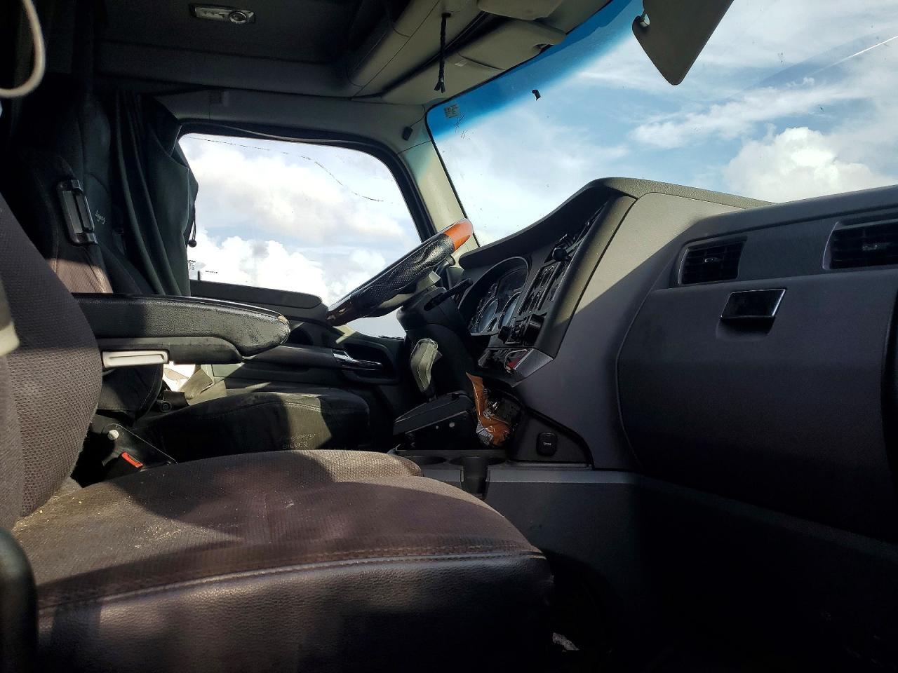 2016 Kenworth Construction T680