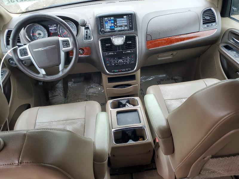 2013 Chrysler Town & Country Touring l