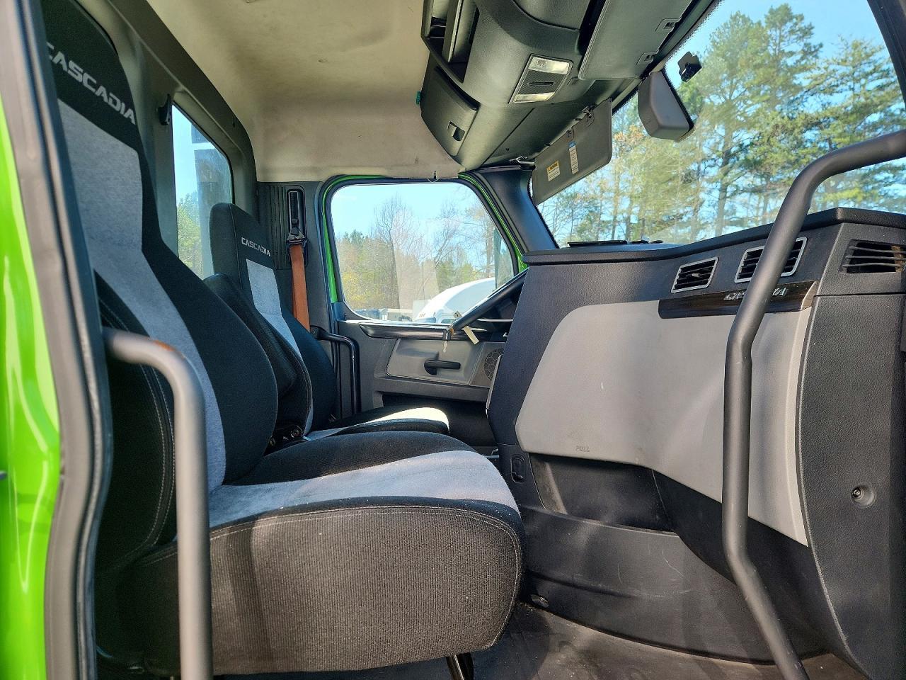 2020 Freightliner Cascadia 116 Semi Truck