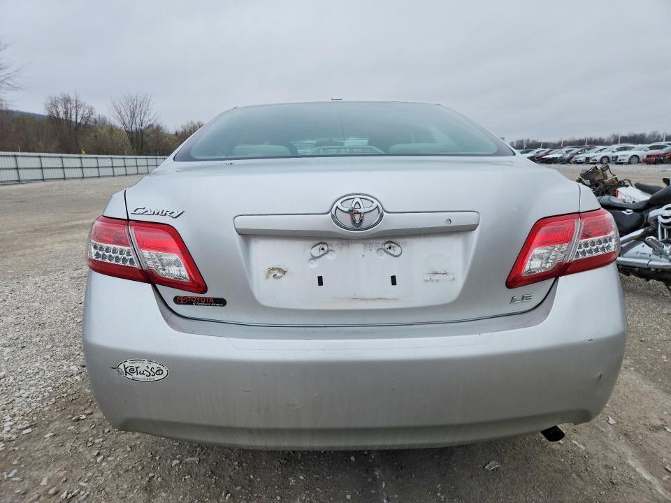 2011 Toyota Camry le