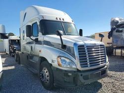 Vehiculos salvage en venta de Copart North Las Vegas, NV: 2018 Freigliner 2018 Freightliner Cascadia 125 Sleeper Cab Semi TR
