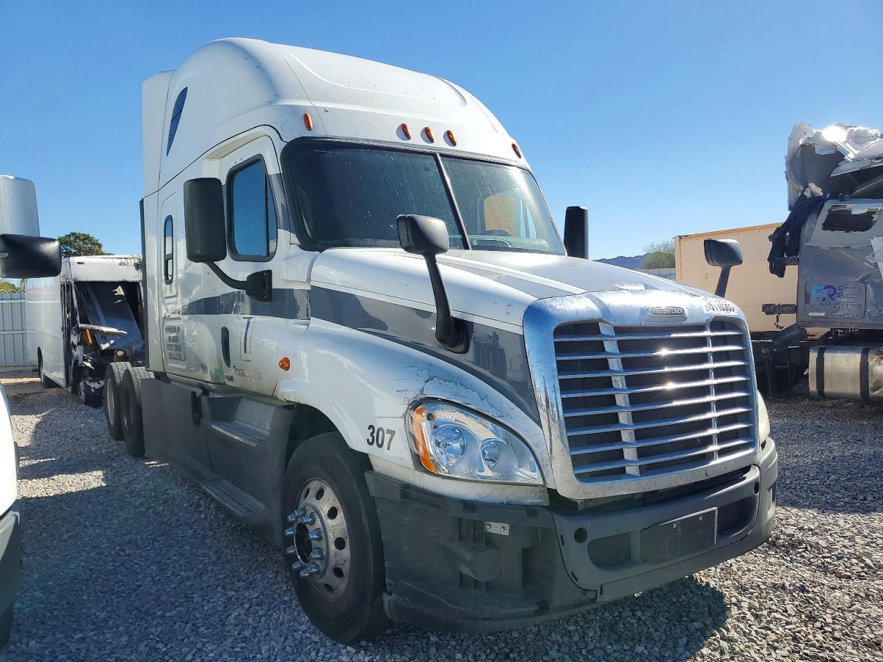 2018 Freigliner 2018 Freightliner Cascadia 125 Sleeper Cab Semi TR