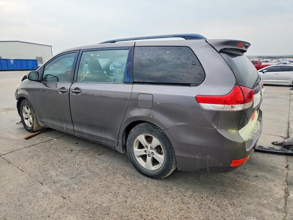 2012 Toyota Sienna le 8-passenger