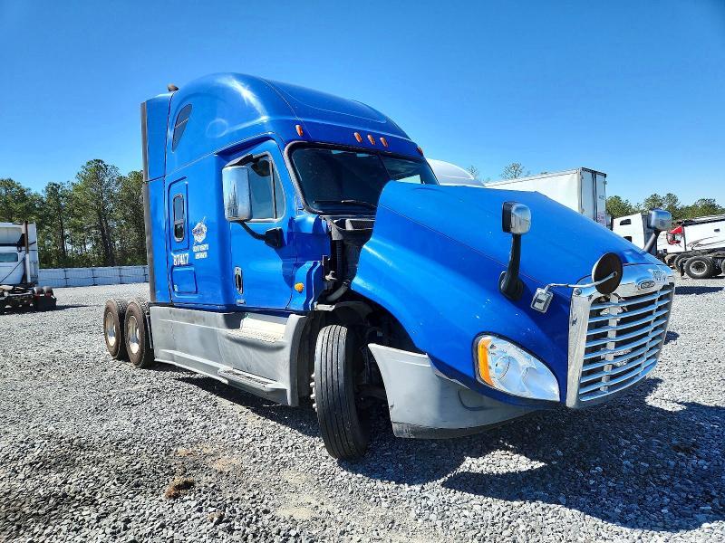2015 Freightliner Cascadia Semi Truck