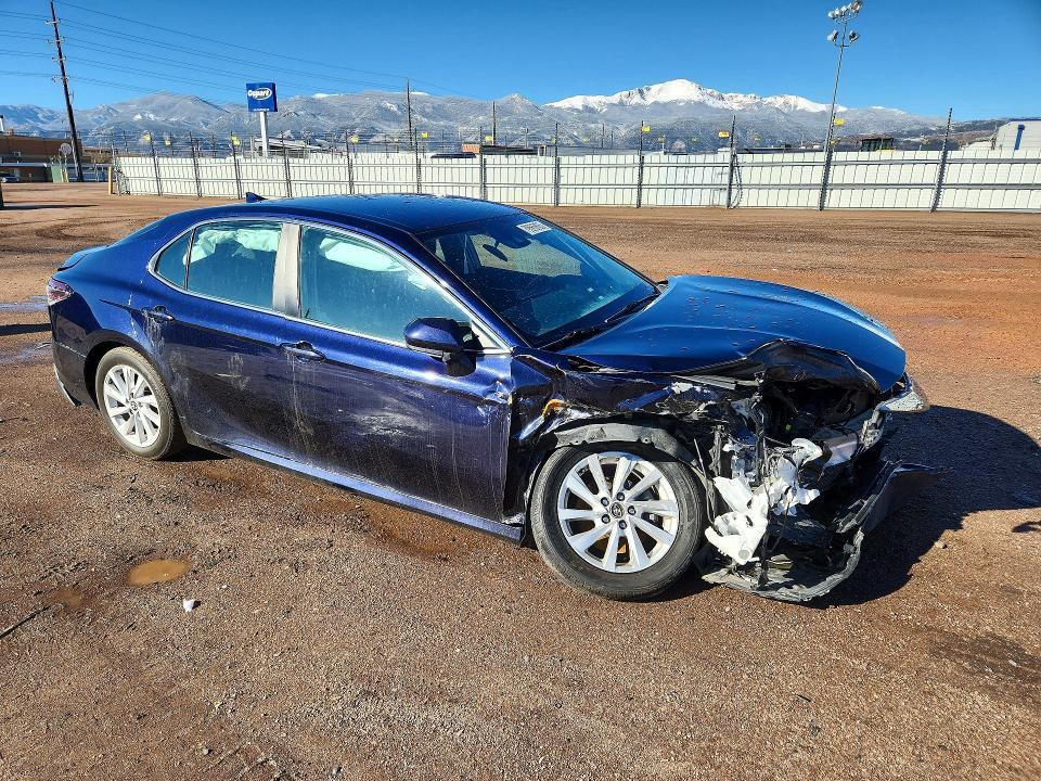 2022 Toyota Camry le