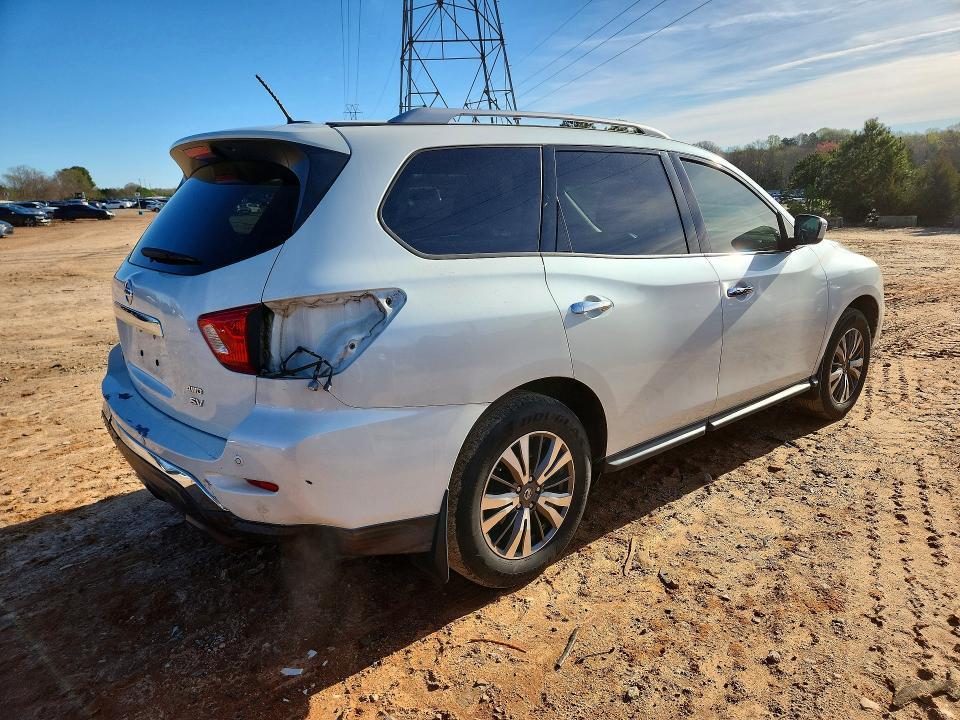2017 Nissan Pathfinder sv