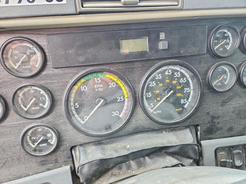 2010 Freightliner Columbia Semi Truck