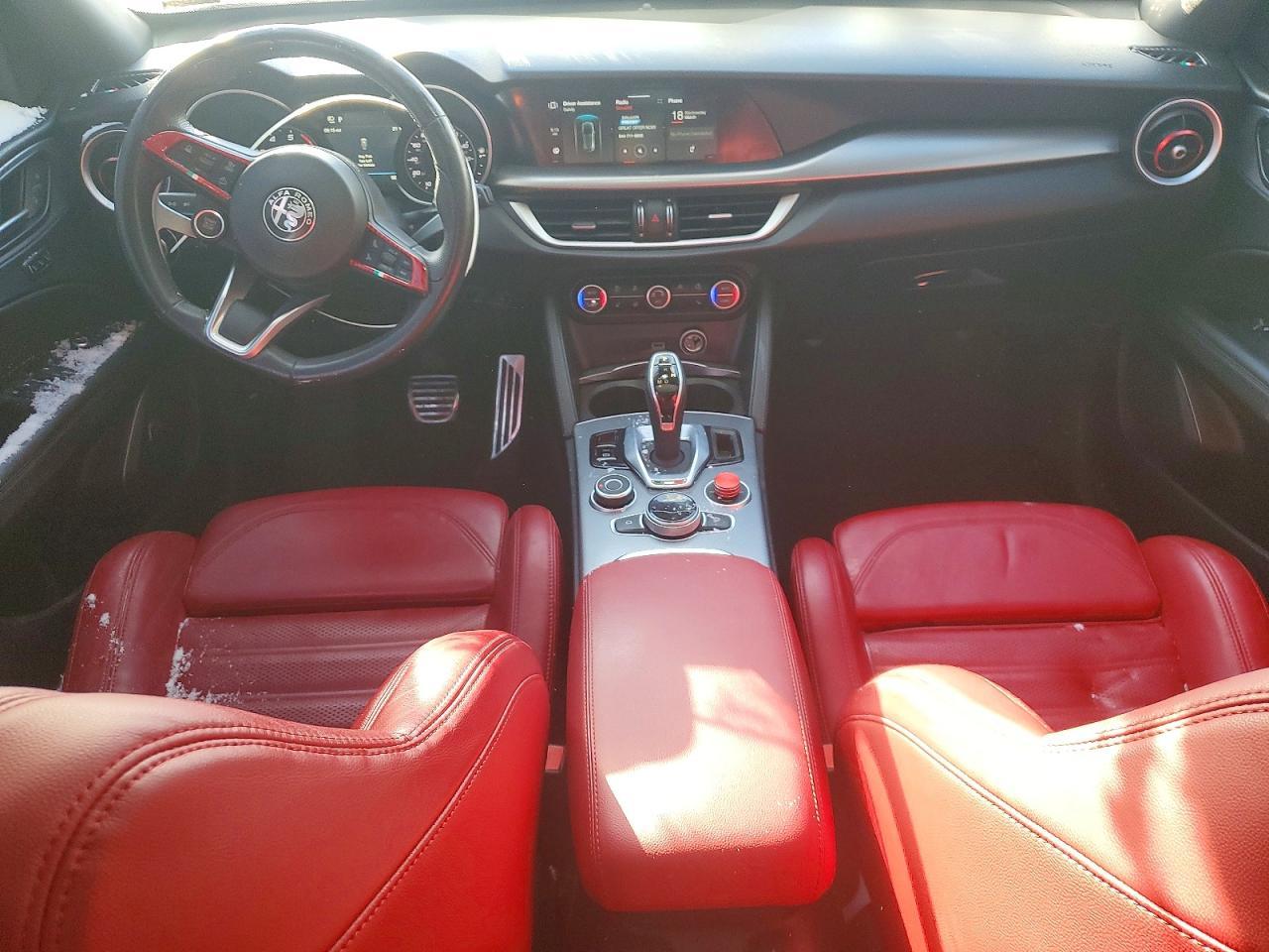 2022 Alfa Romeo Stelvio ti