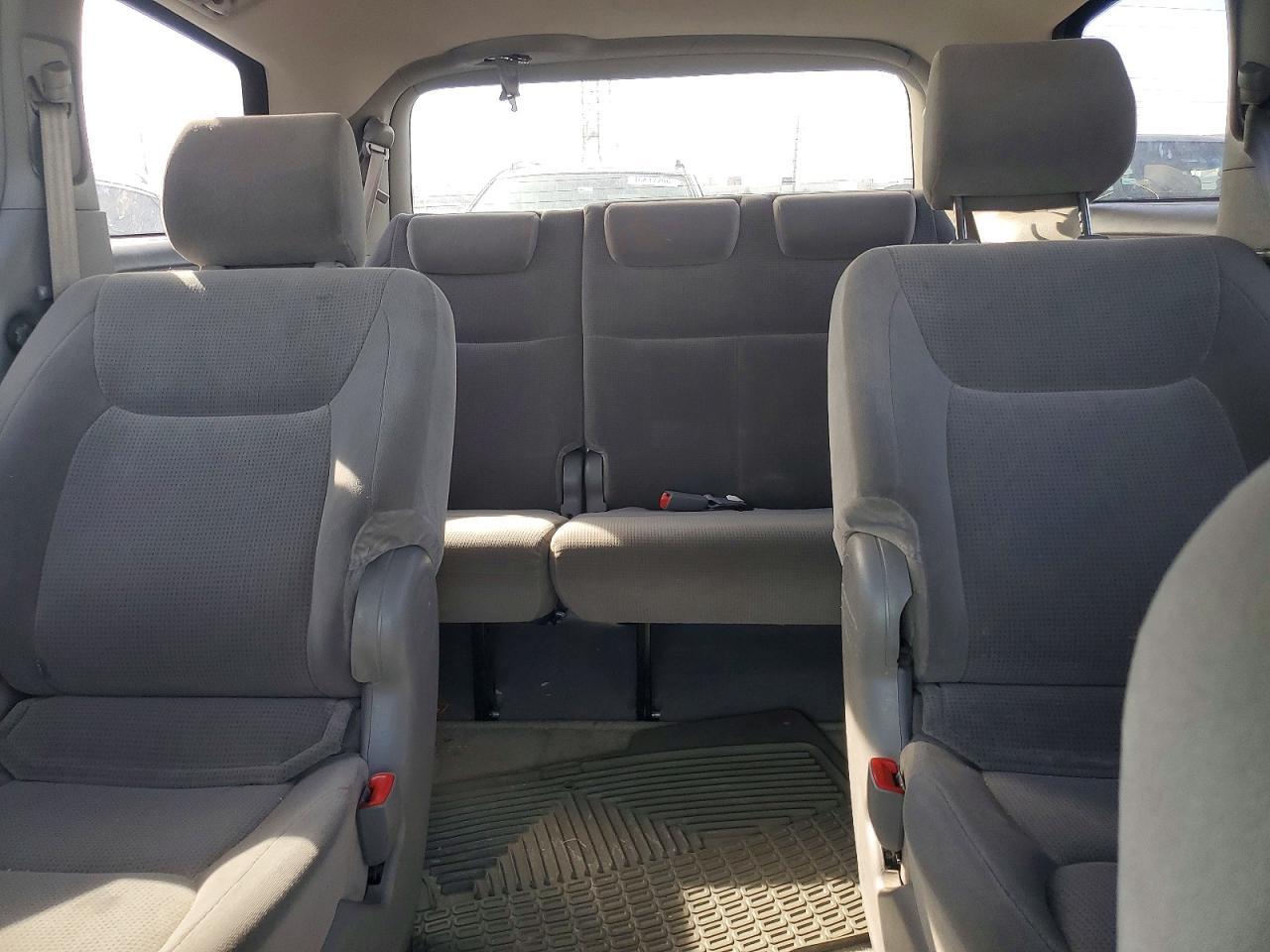 2004 Toyota Sienna le 8 Passenger