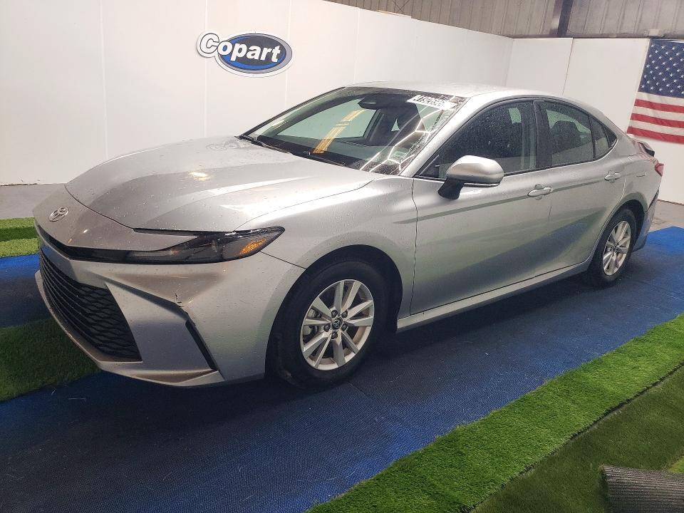2025 Toyota Camry le