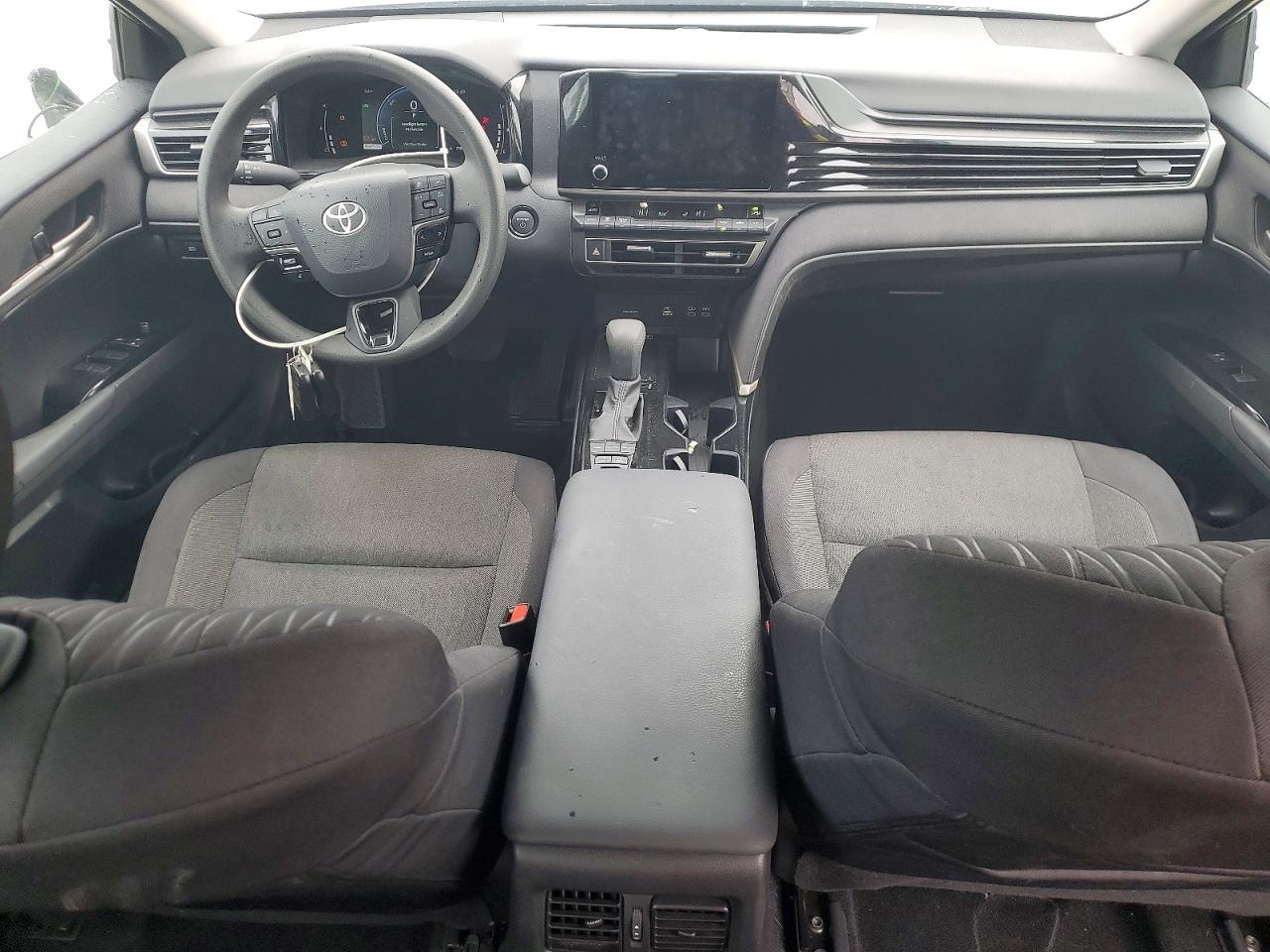 2025 Toyota Camry le