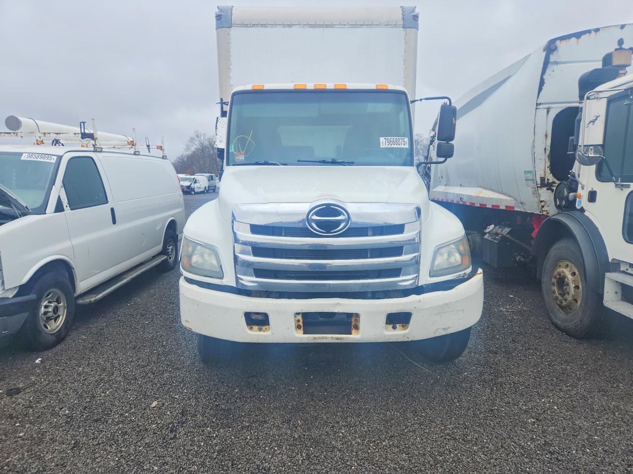 2016 Hino 268 BOX Truck