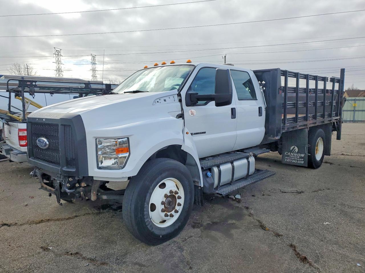 2017 Ford F650 Super Duty Flatbed Truck