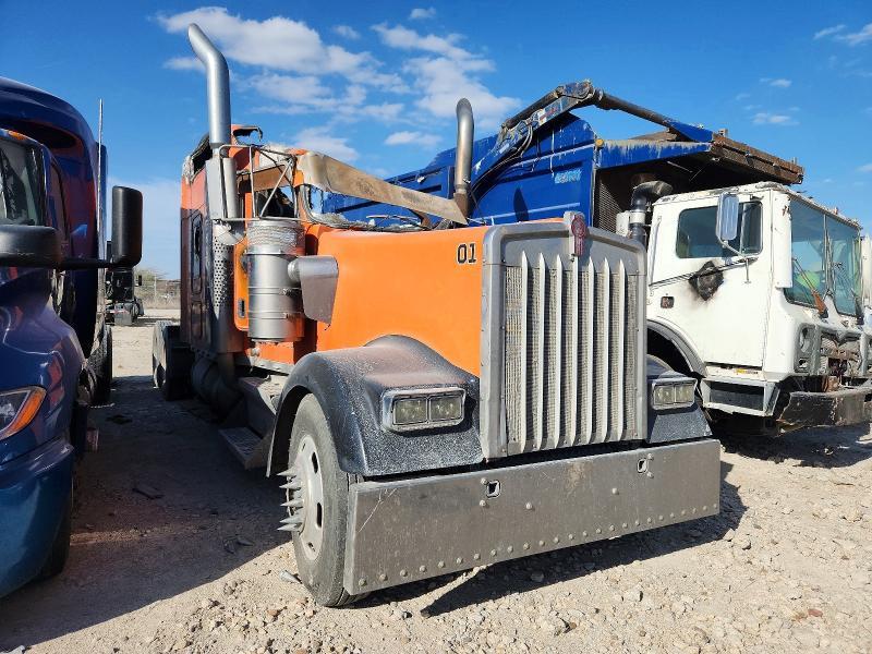 2005 Kenworth W900 Semi Truck