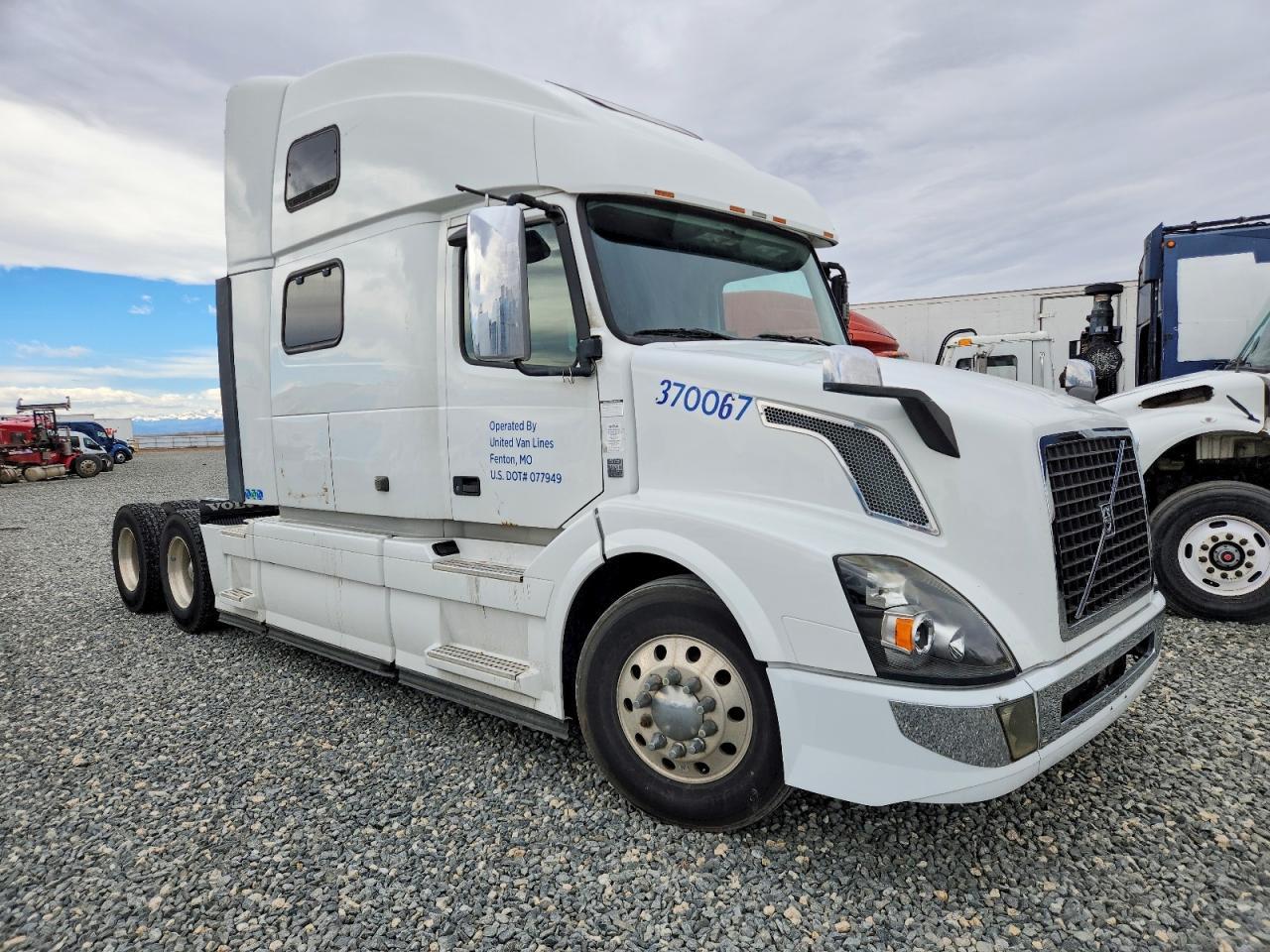 2015 Volv O VNL Semi Truck
