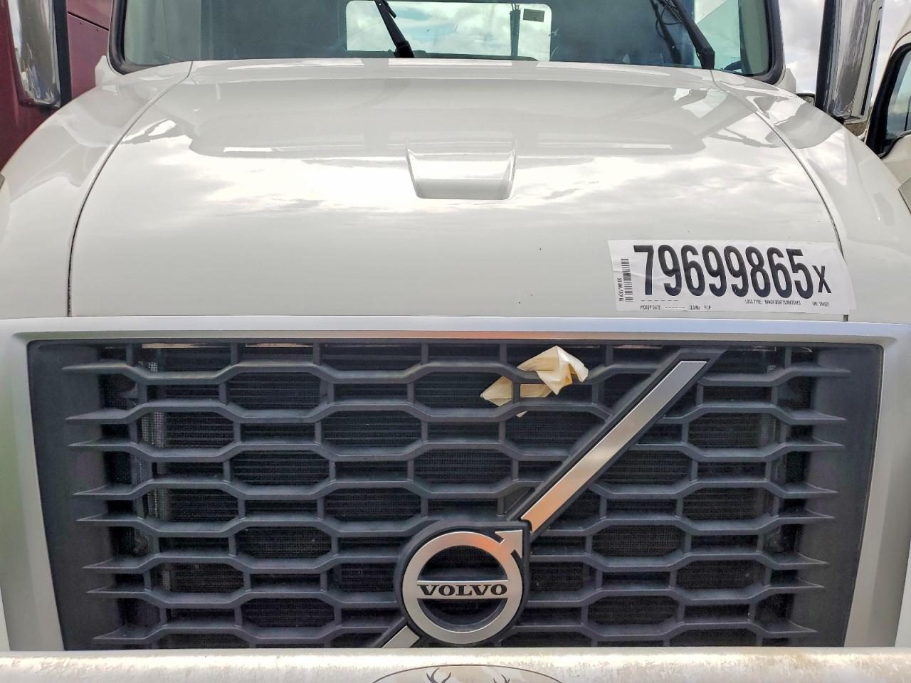 2020 Volvo VNR Semi Truck