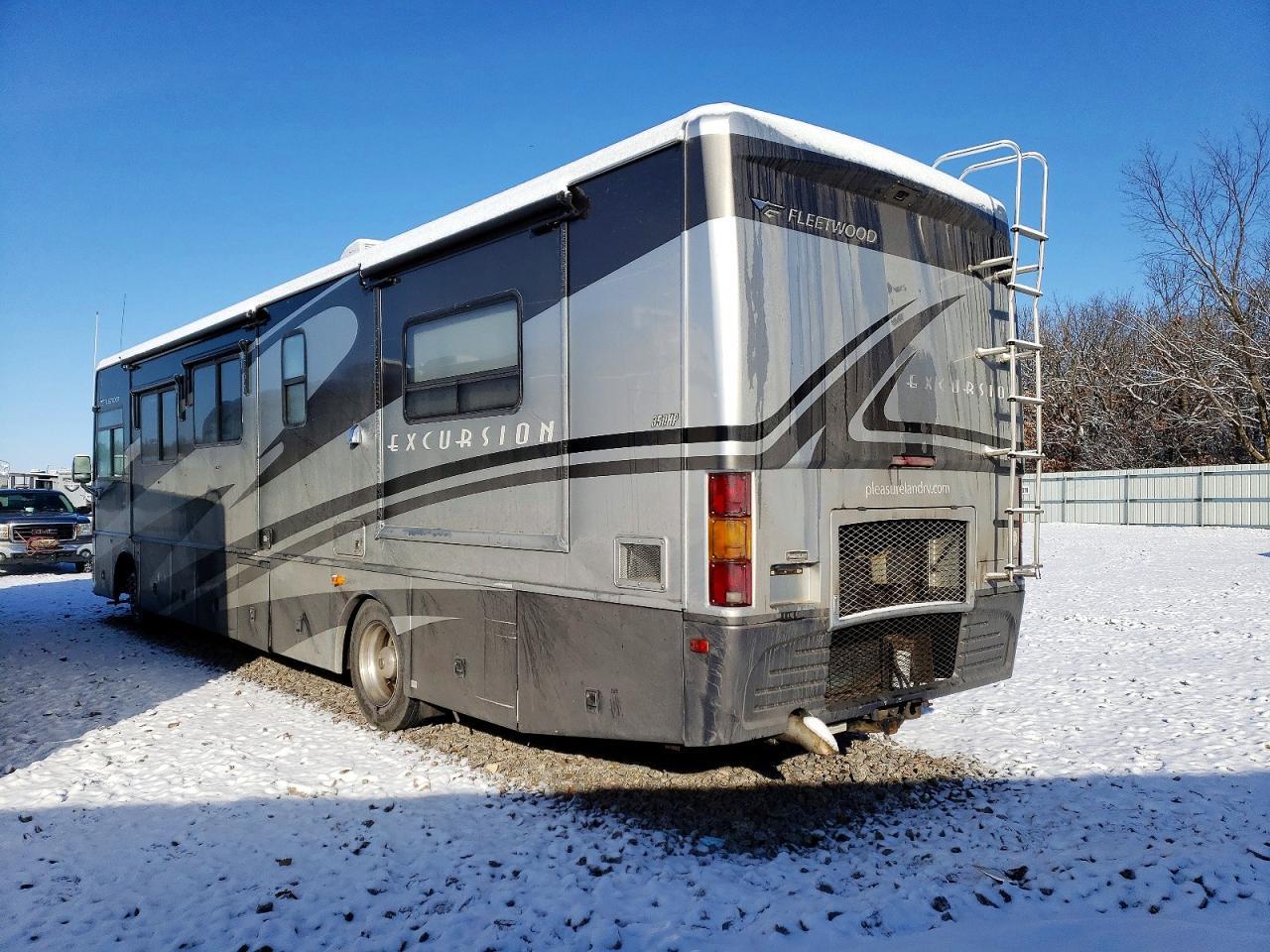 2004 Freightliner Chassis XC RV