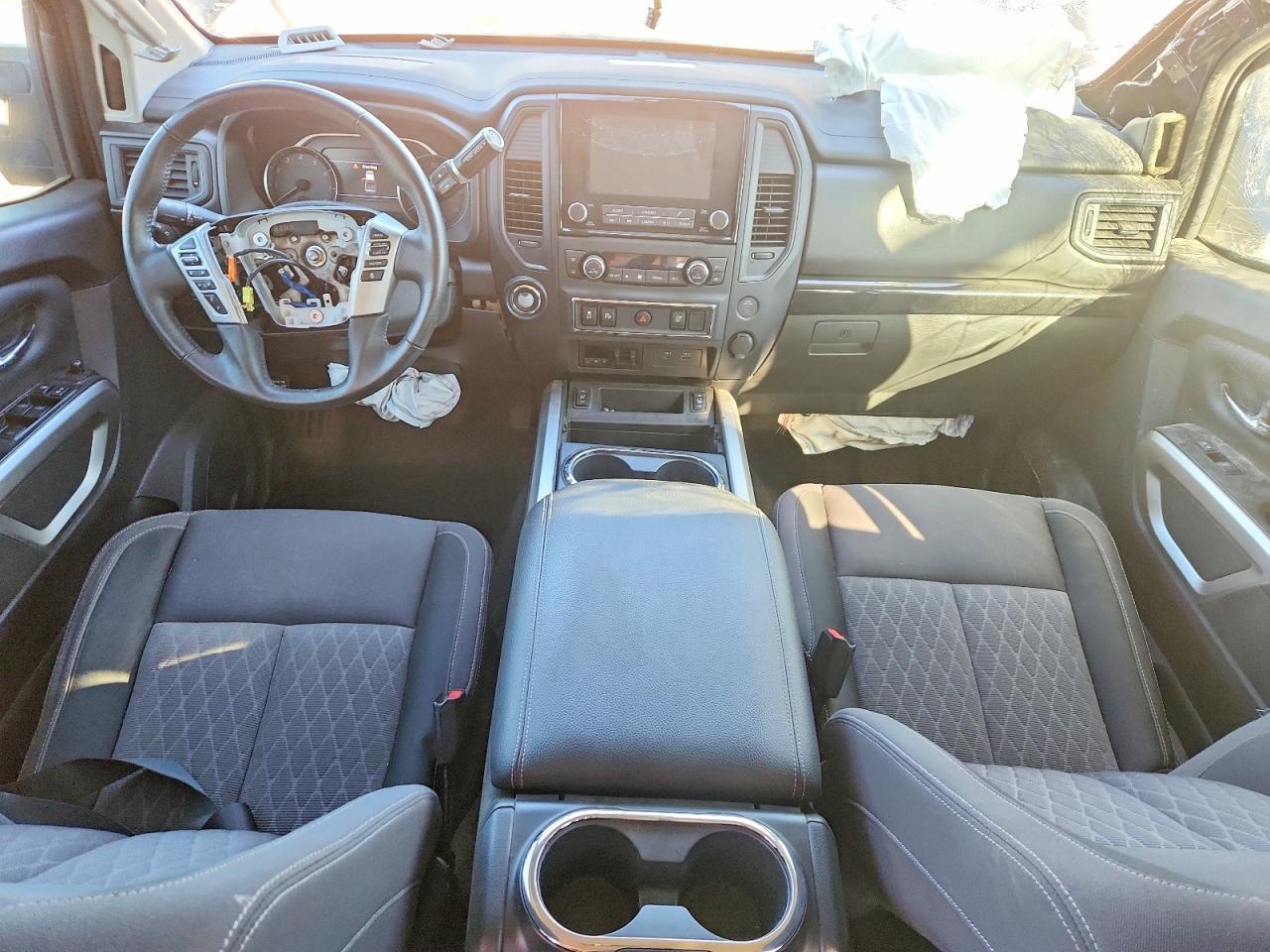 2024 Nissan Titan SV