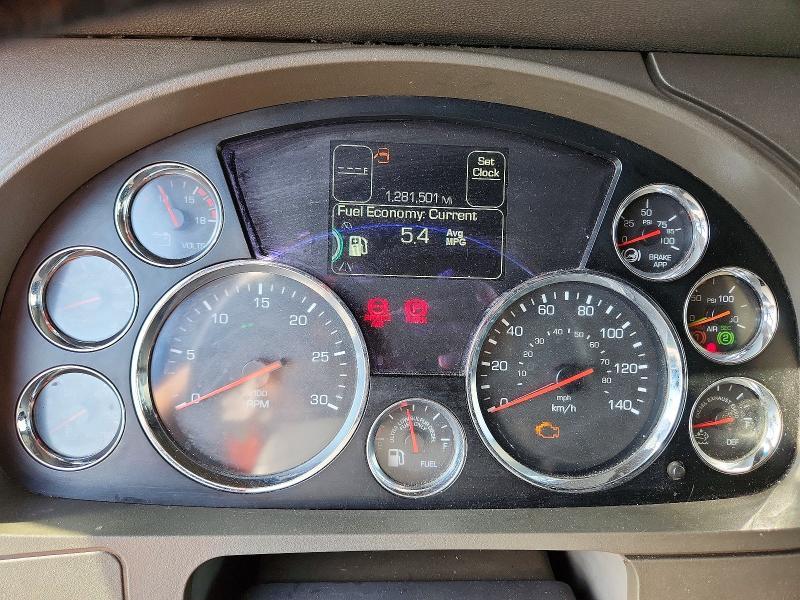 2015 Kenworth T680 Semi Truck