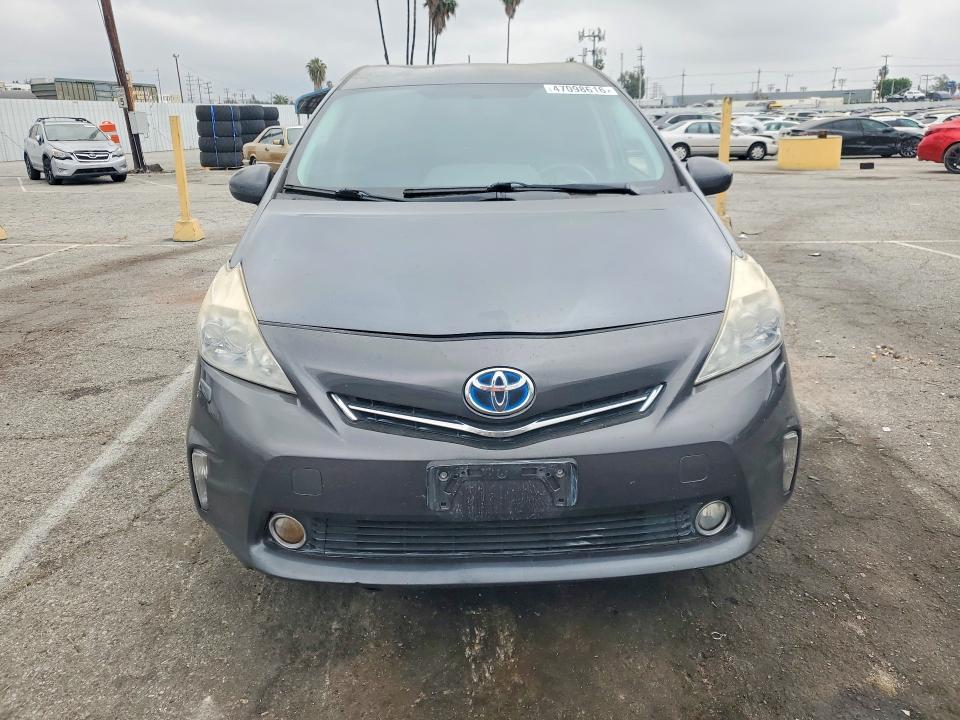 2013 Toyota Prius v Five