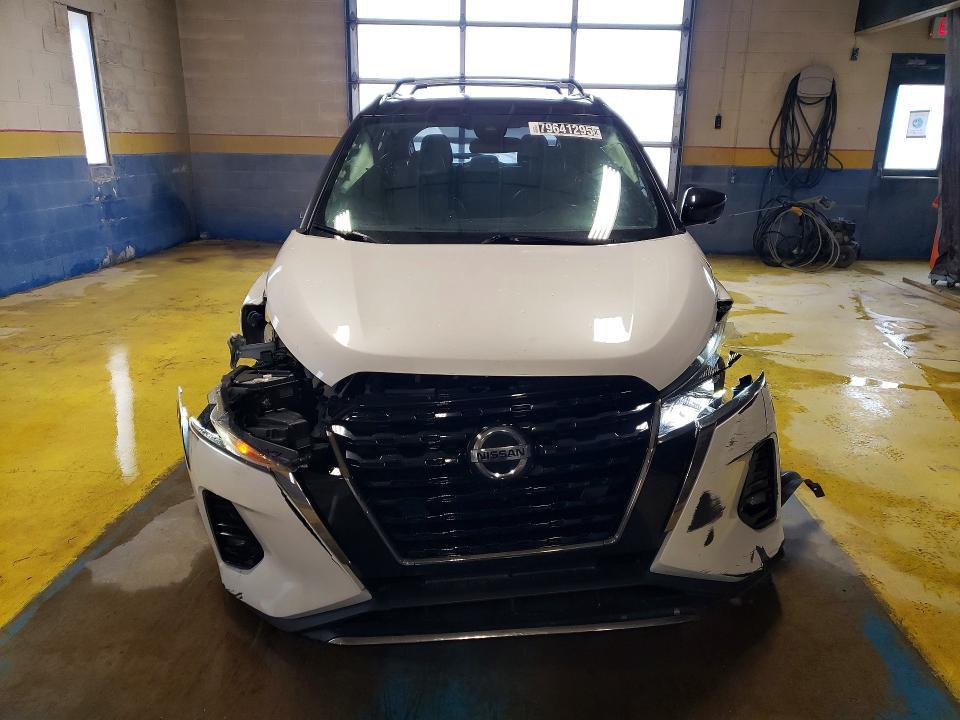 2021 Nissan Kicks sr