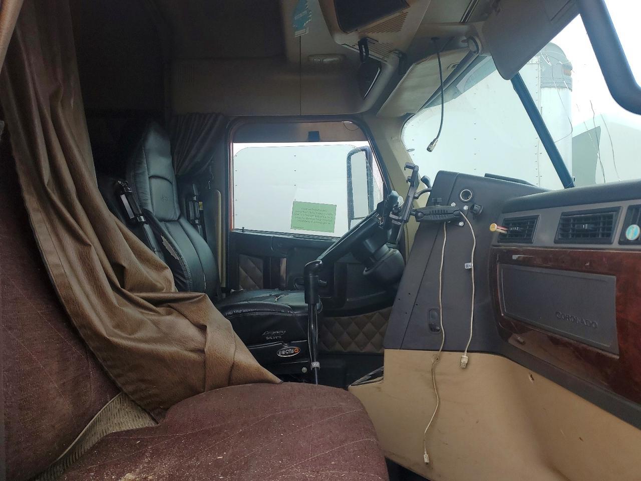 2014 Freightliner CORONDO132 Semi Truck