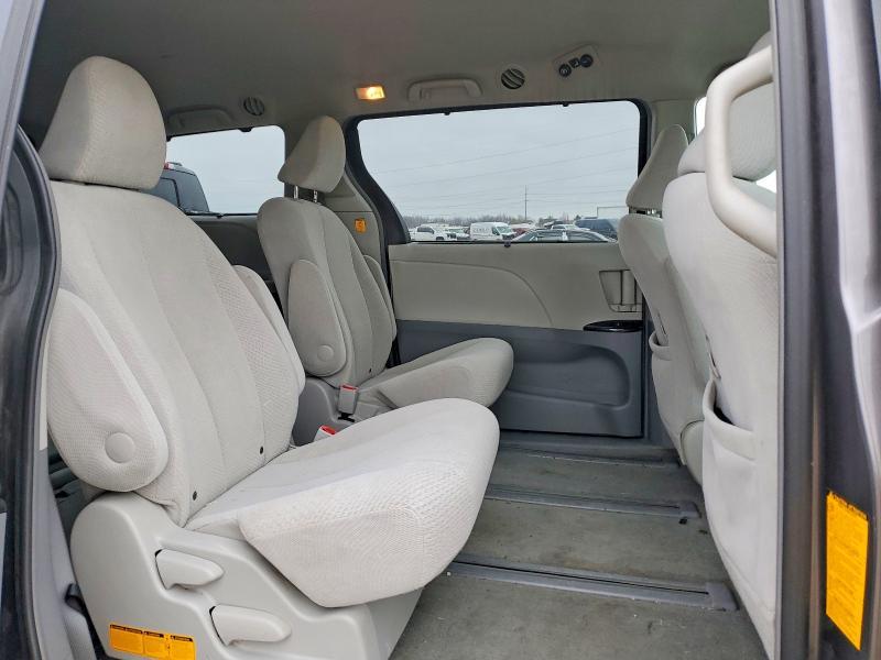 2012 Toyota Sienna le 7-passenger