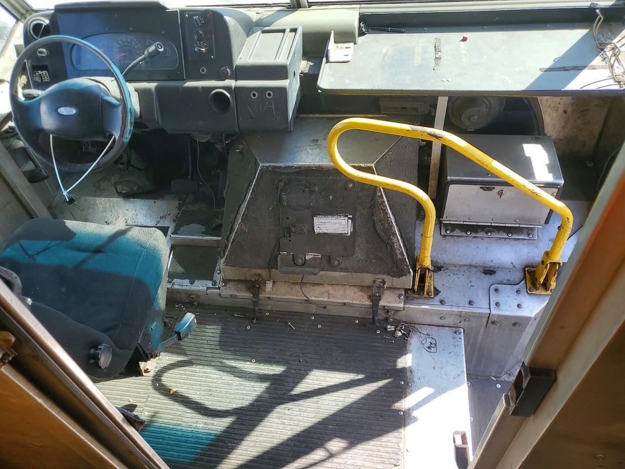 2003 Ford E450 Delivery Truck