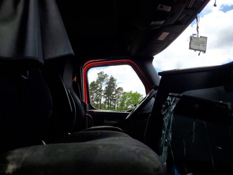 2022 Freigliner 2022 Freightliner Cascadia 126 Semi Truck