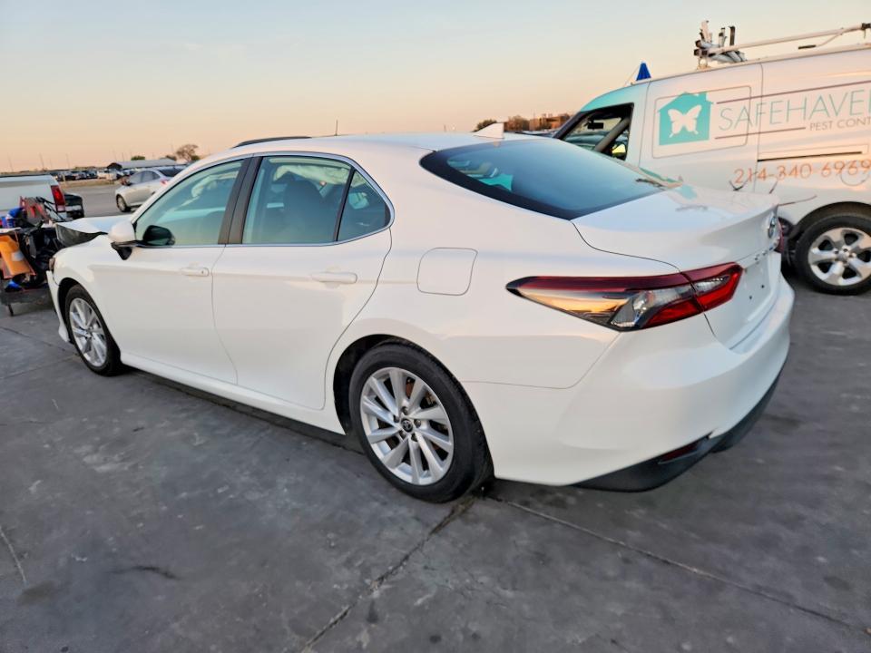 2021 Toyota Camry le