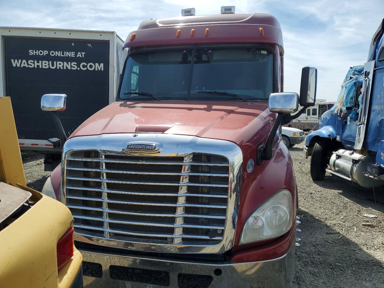 2016 Freigliner 2016 Freightliner Cascadia 125 Semi Truck