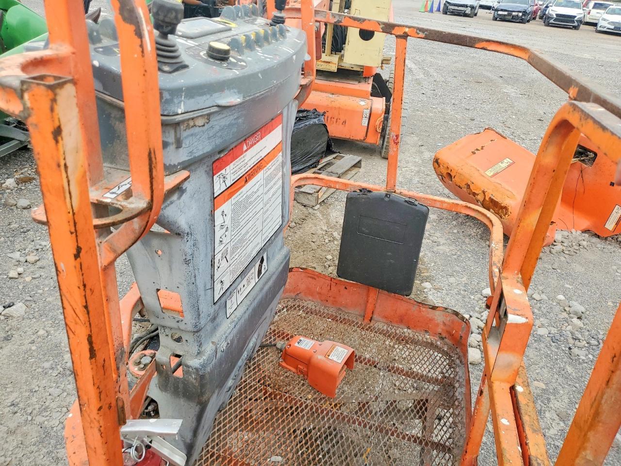 2010 JLG E400AJP Boom Lift
