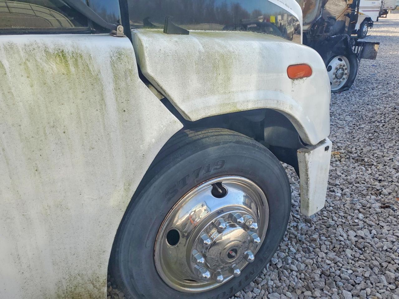 2006 Freigliner Shuttle Bus