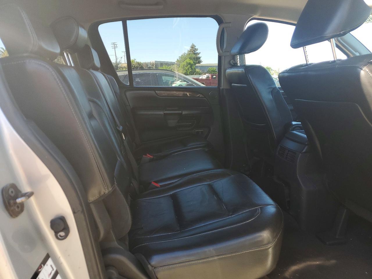 2010 Nissan Armada se