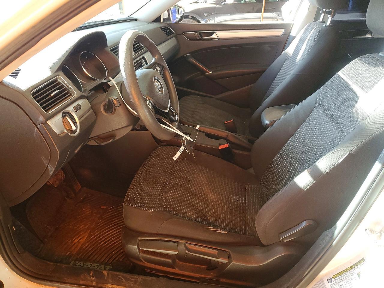 2016 Volkswagen Passat s