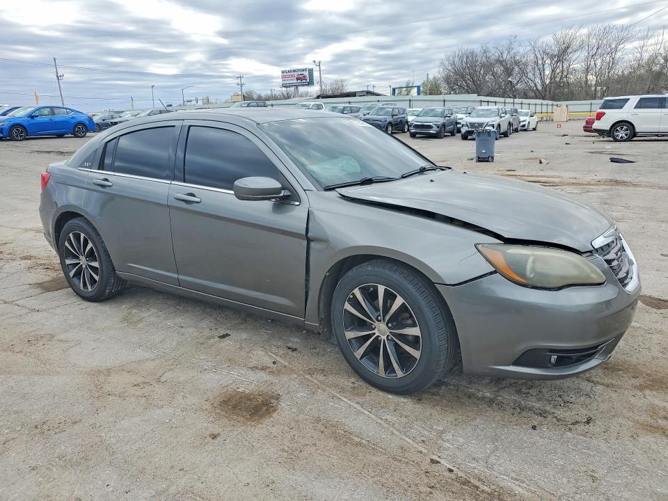 2013 Chrysler 200 Touring