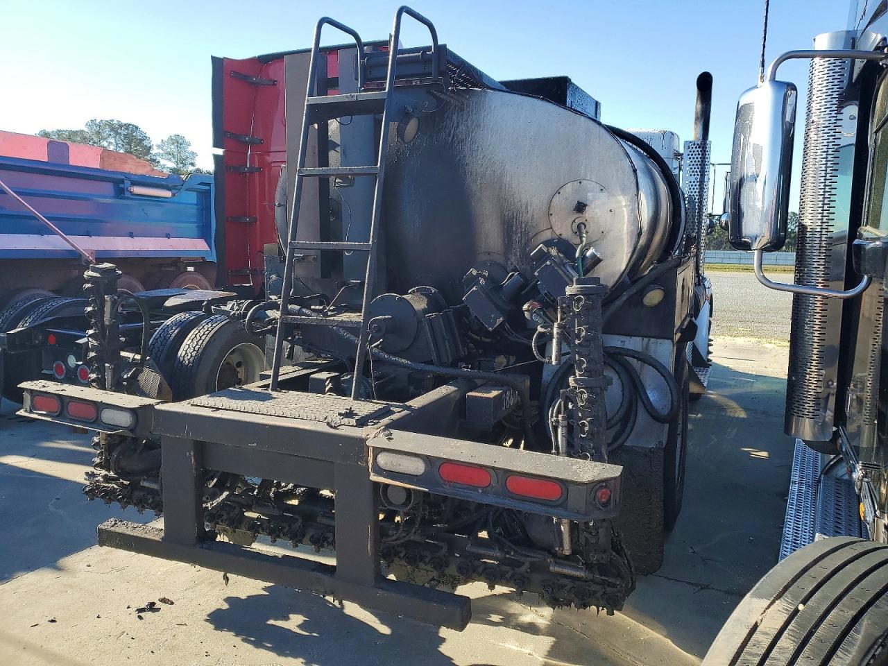 2017 Kenworth Construction T270