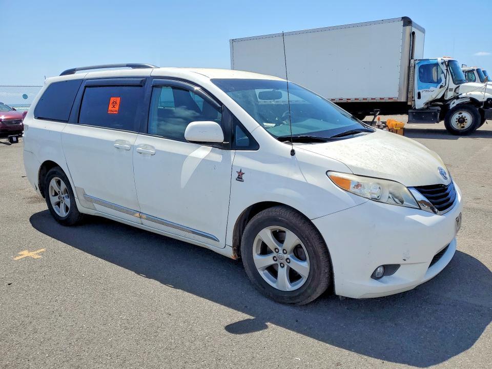 2014 Toyota Sienna le 8-passenger