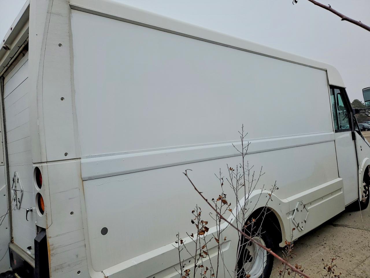 2013 Isuzu NPR Delivery Truck