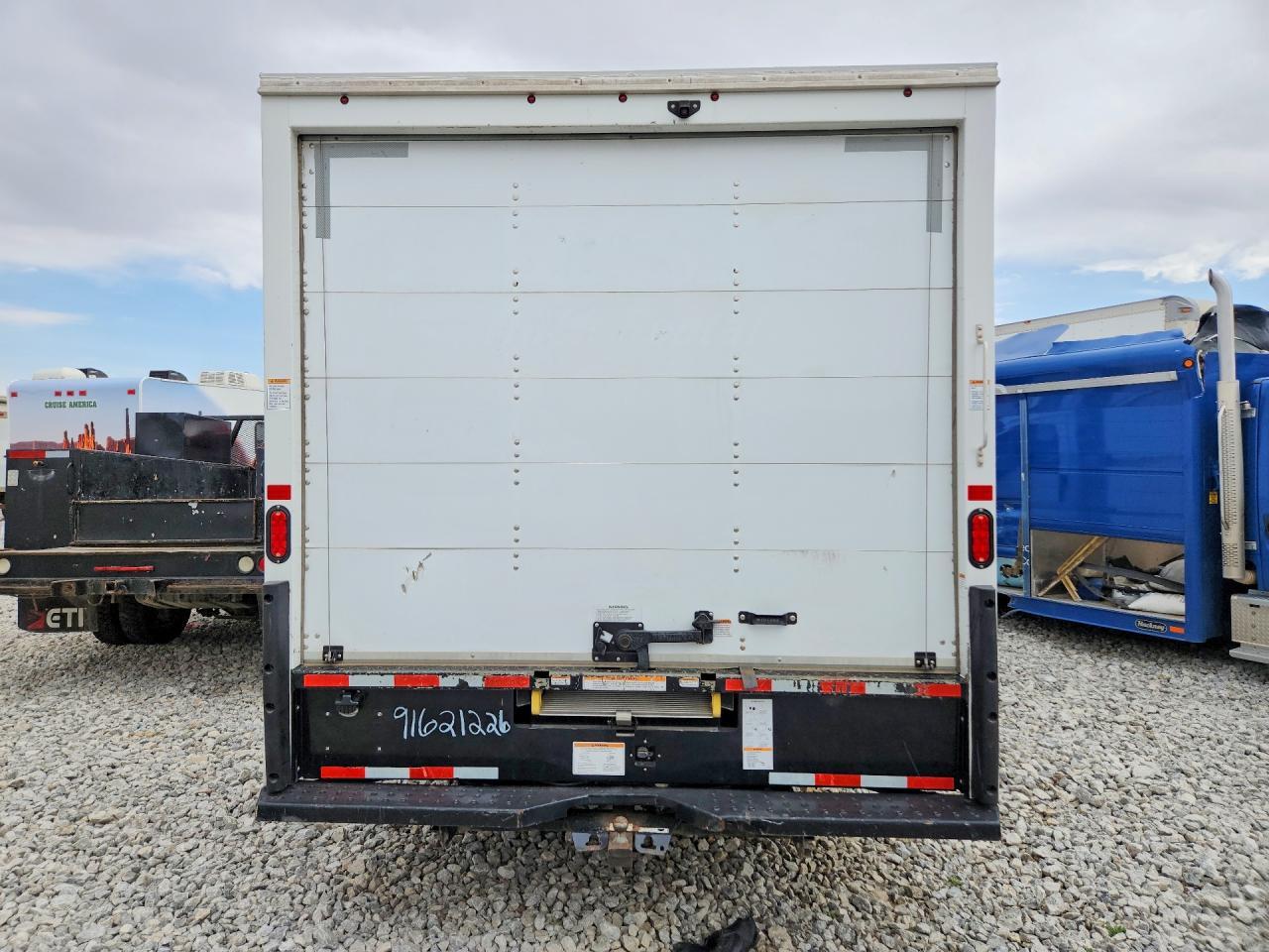 2021 GMC Savana CUT-BOX Truck