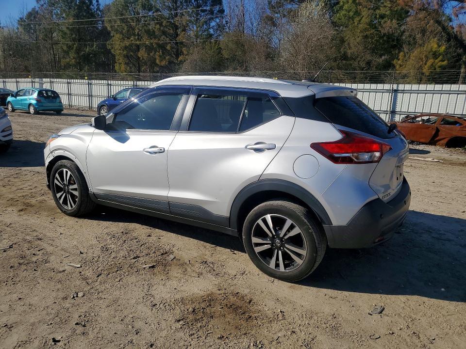 2020 Nissan Kicks sv