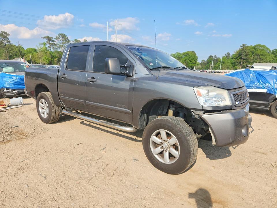 2011 Nissan Titan SV