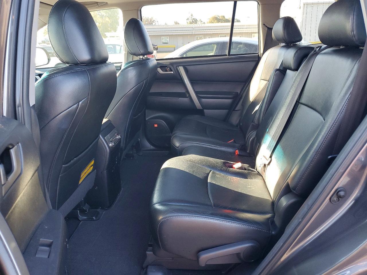 2011 Toyota Highlander se
