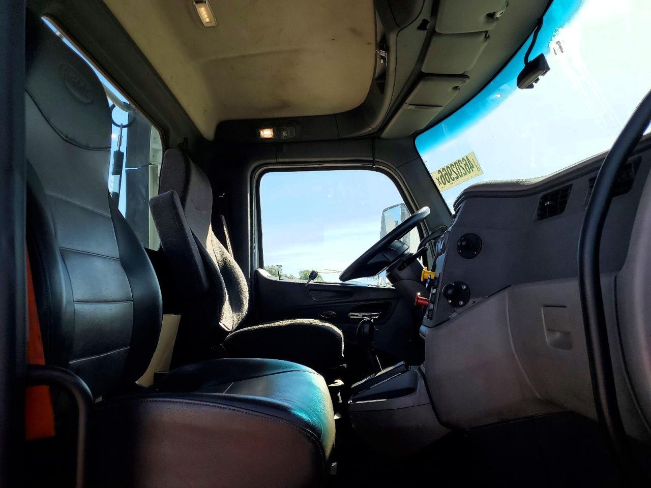 2015 Peterbilt 579 Semi Truck