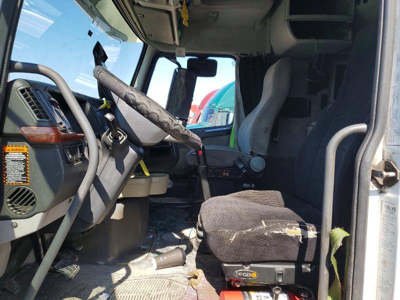 2008 Volvo VNL Semi Truck