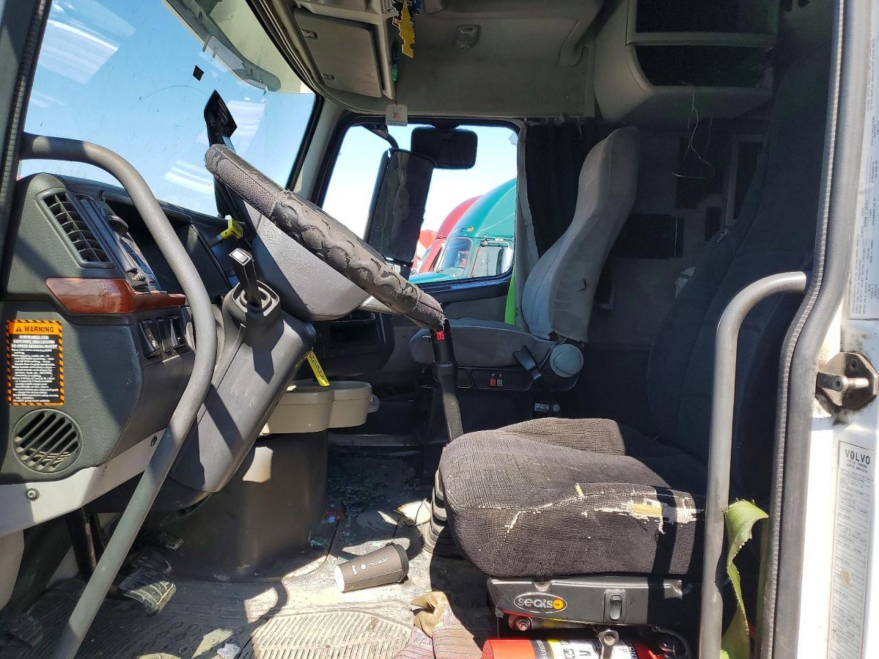 2008 Volvo VNL Semi Truck