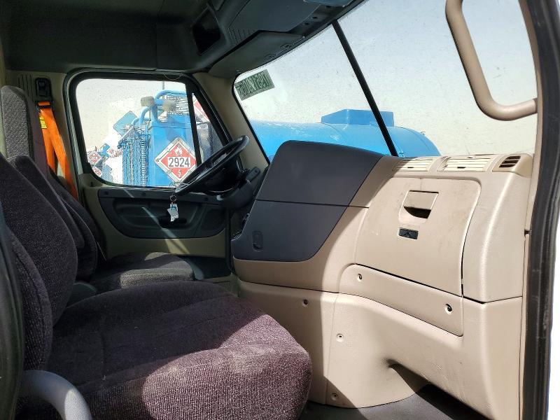 2016 Freightliner Cascadia 113 Semi Truck