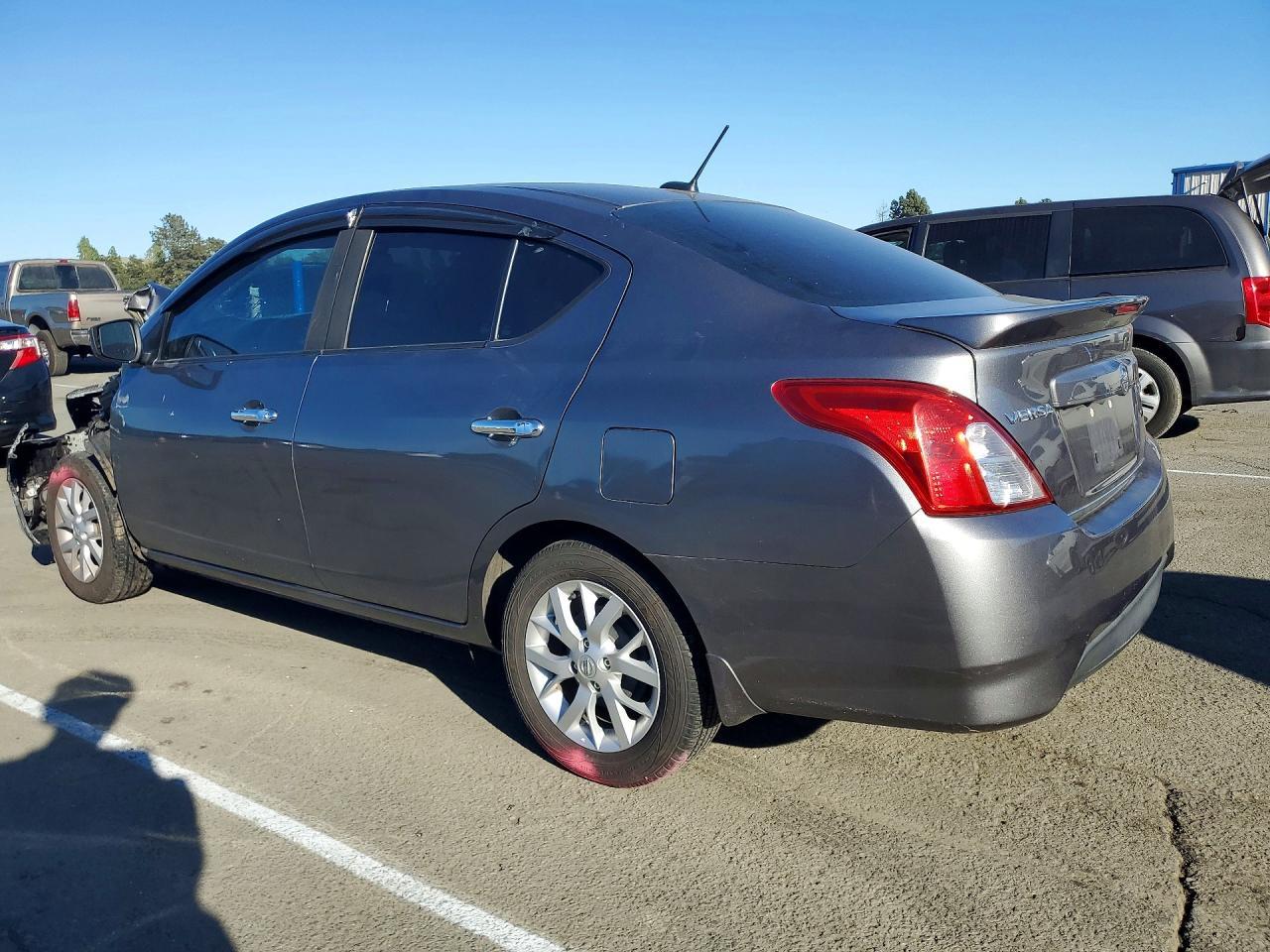 2018 Nissan Versa sv